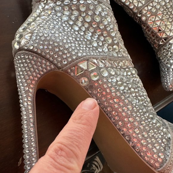 Steve Madden Whole Rhinestone Booties in Silver Stiletto Heel Stud Size 8.5 - Picture 8 of 13